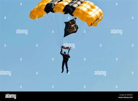 Skydiver & Parachute Stock Photo - Alamy