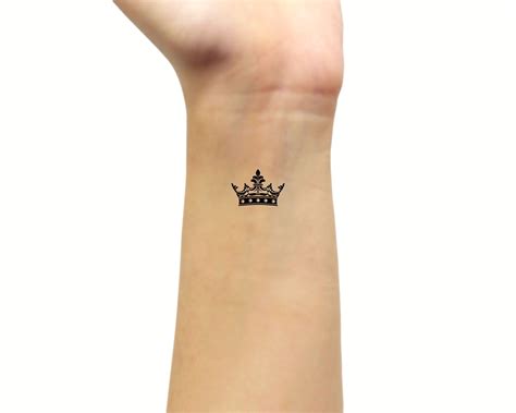 Aggregate more than 72 small queen crown tattoo latest - in.cdgdbentre