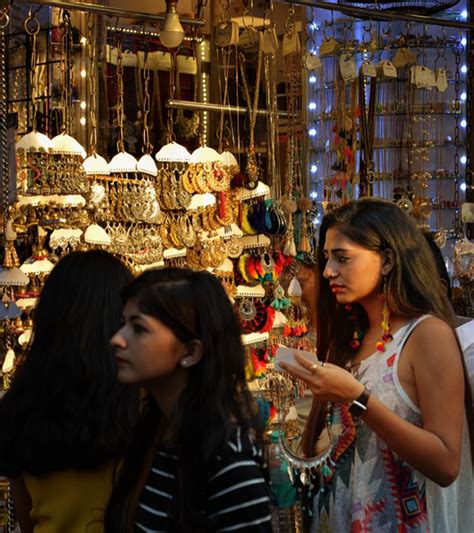 10 Best Fashion Street Shopping Places In Mumbai