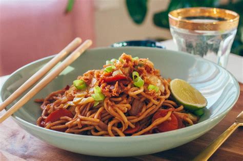 Easy Indonesian Mie Goreng Recipe (vegetarian fried noodles) | Sunshine Seeker
