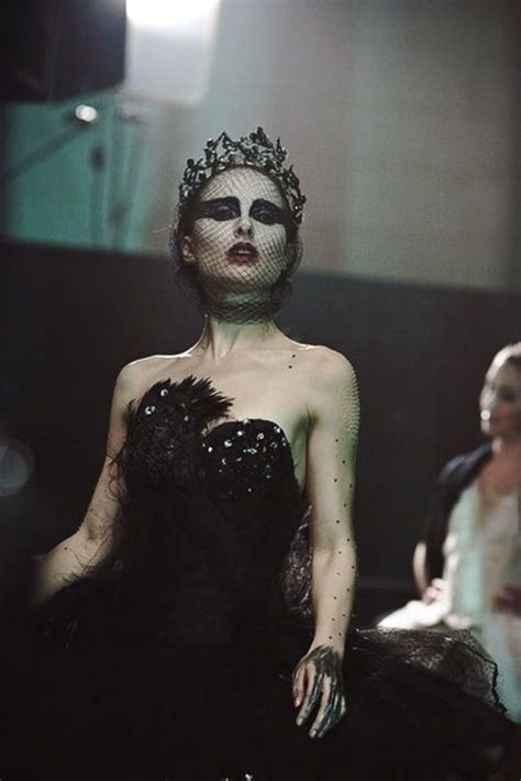 Natalie Portman as The Black Swan | Black swan movie, Black swan ...