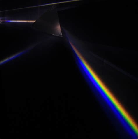 File:Light dispersion of a mercury-vapor lamp with a flint glass prism PNr°0124.jpg - Wikimedia ...