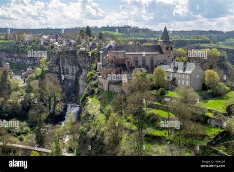 France, Aveyron, Bozouls, the Trou de Bozouls (Bozouls Hole) and Sainte Fauste church Stock ...