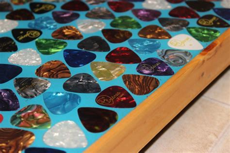 DIY LIQUID GLASS, EPOXY, GUITAR PICK TABLE TOP HOW TO | Diy table top ...