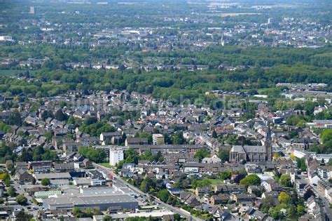 Mönchengladbach von oben - Siedlungsgebiet im Ortsteil Giesenkirchen in Mönchengladbach im ...