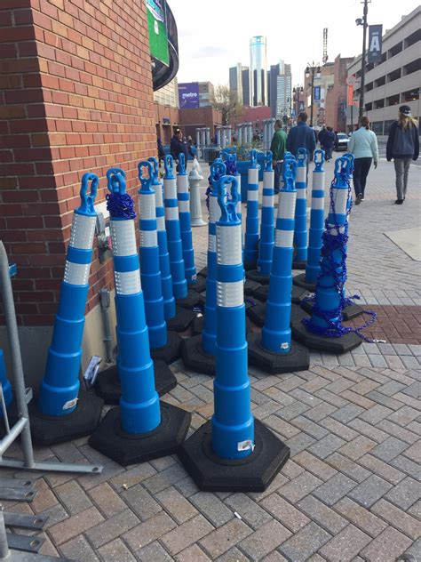 Shiny blue traffic cones in Detroit : r/RealLifeShinies