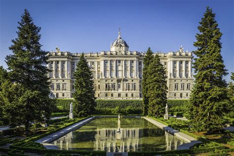 Palácio Real de Madrid: visite o maior palácio da Europa