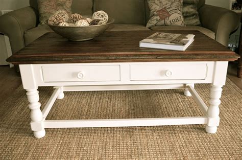 Farmhouse white coffee table By Analia Pastori Interior Design White Coffee, Entryway Tables ...