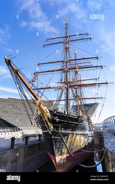 V&A Dundee and RRS Discovery Dundee Scott's Antarctic Expedition vessel ...