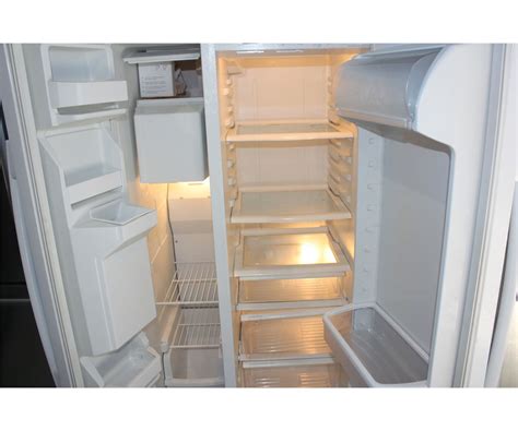 WHITE WHIRLPOOL DOUBLE DOOR REFRIGERATOR WITH WATER AND ICE