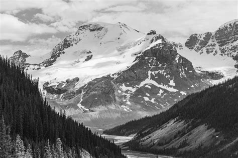 Columbia Icefield Mountains 17153926 Stock Photo at Vecteezy