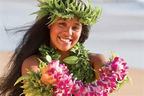 Traditions of the Hawaiian Lei and Its Meanings - YMT Vacations