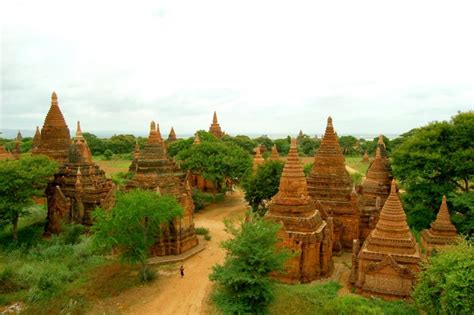 Bagan temples, Myanmar photo on Sunsurfer