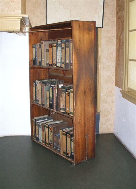 File:AnneFrankHouse Bookcase.jpg - Wikipedia, the free encyclopedia