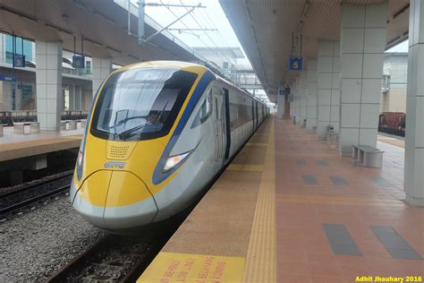 Menikmati Kereta Api ETS (Electric Train Service) di Malaysia