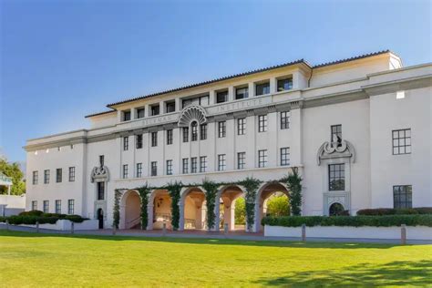 Caltech: A Closer Look at the Pros and Cons of Attending Caltech | AdmissionSight