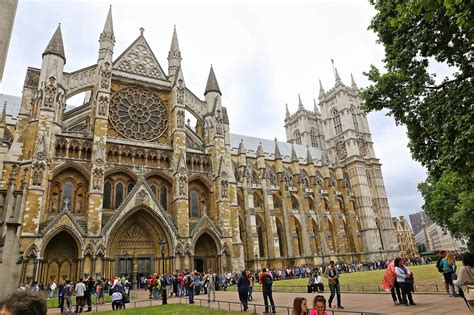 Sweet Southern Days: Visiting Landmarks in London, England