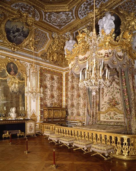 The bedchamber of Marie-Antoinette restored | Palace of versailles, Marie antoinette, Versailles