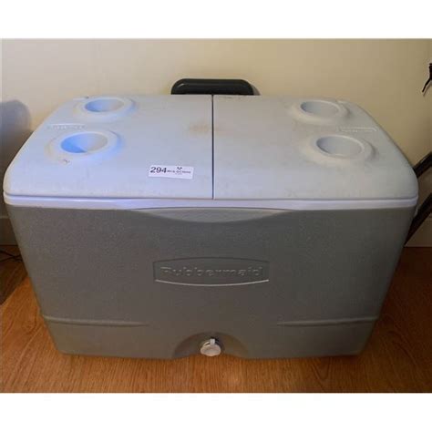 Rubbermaid Cooler - Beck Auctions Inc.