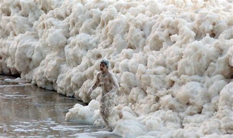 O que causa a espuma dos oceanos? - iGUi Ecologia