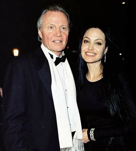 Jon Voight Biography, Age, Height & Wife - mrDustBin