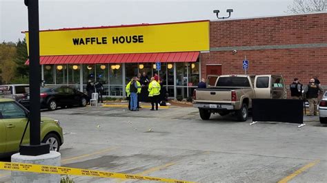 Gunman on the run after killing 4 people at Waffle House near Nashville - Good Morning America