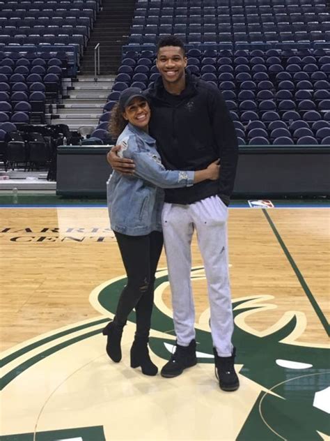 Giannis Antetokounmpo and His Girlfriend Mariah Riddlesprigger Throw a ...