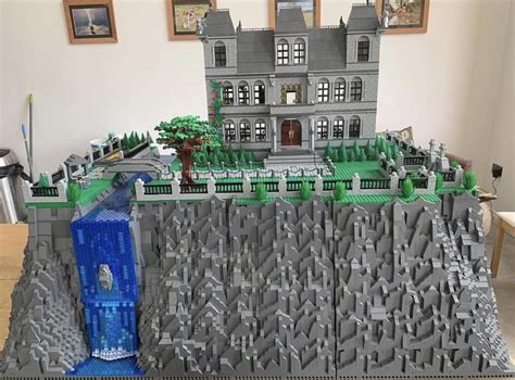 Very cool Bruce Wayne’s Mansion LEGO build : interestingasfuck