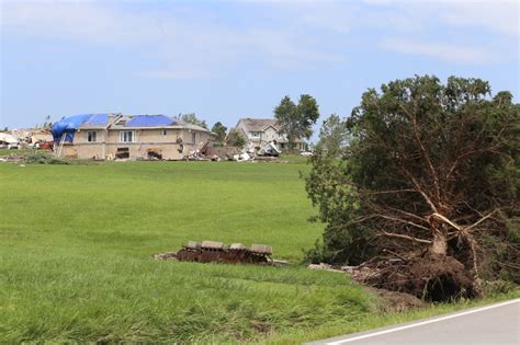 Governor views 30-plus miles of Kansas tornado damage | News, Sports ...