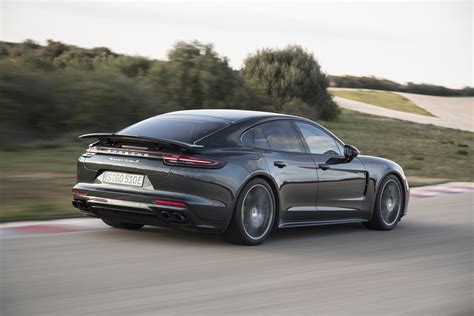 Porsche Panamera Turbo S E-Hybrid 2024 - Lynna Jaquelyn