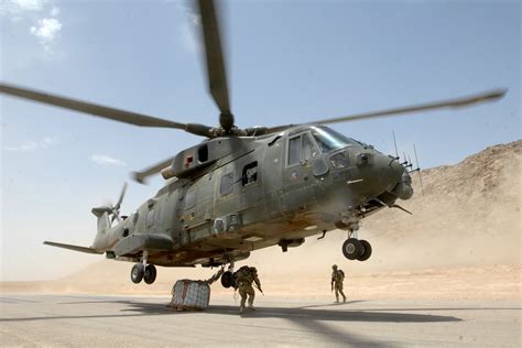 File:RAF Merlin Helicopter with Underslung Load in Afghanistan MOD ...