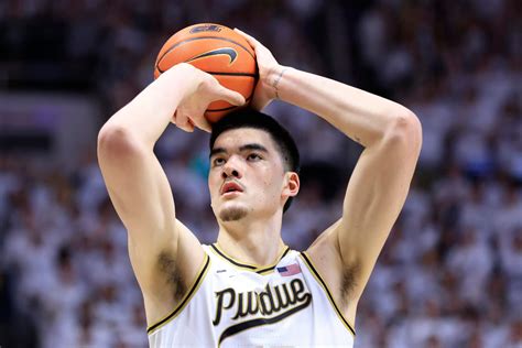 Purdue’s Zach Edey declares for NBA Draft, plans to maintain college ...