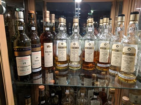 Dornoch Castle Whisky Bar, Rare Malts, Rare Old | My Annoying Opinions