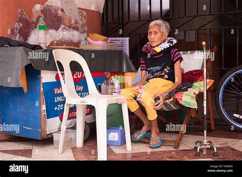 Manila homeless hi-res stock photography and images - Alamy