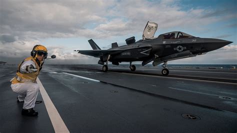 Check Out These Stunning Photos of British F-35Bs During Night Carrier ...