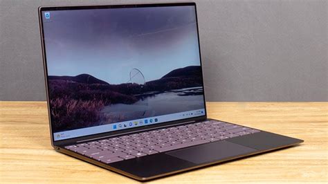 Dell XPS 13 9315 Laptop Review: Ultralight Battery Life Champ | HotHardware