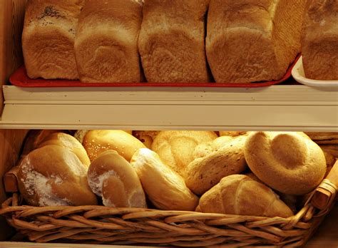 File:Breads and rolls.jpg - Wikipedia