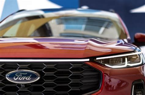 Ford Reveals the Sporty and Efficient 2023 Escape | U.S. News