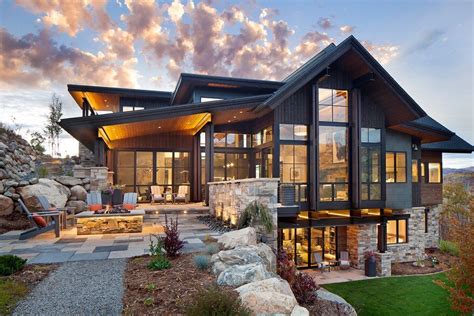 Boulder Ridge Mountain Retreat Featuring Contemporary Elegance