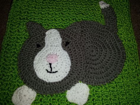 Blooming Lovely: WIP - Crochet - Farm Blanket - Cat Applique