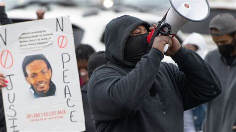 Akron bans use of nonlethal force on protesters temporarily | 10tv.com