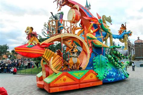 PHOTOS: Stars on Parade at Disneyland Park in Disneyland Paris - WDW News Today