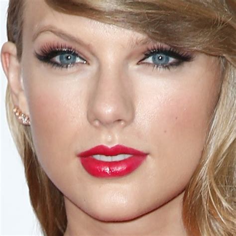 Taylor Swift's Makeup Photos & Products | Steal Her Style | Page 2