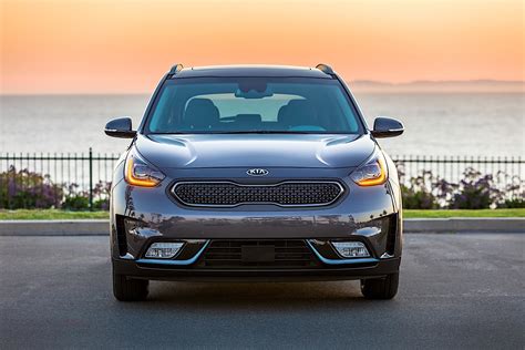 KIA Niro Plug-In Hybrid Specs & Photos - 2018, 2019, 2020, 2021, 2022 ...