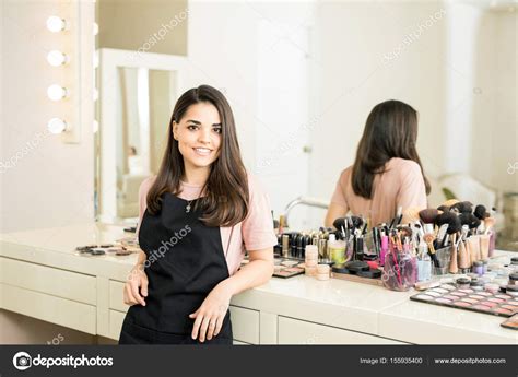 Beauty Salon Makeup Services | Saubhaya Makeup