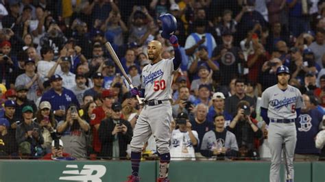 WATCH: Mookie Betts gets thunderous ovation in return to Fenway Park ...