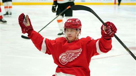 Lucas Raymond eager to build on Detroit Red Wings rookie year