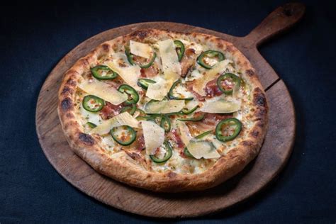 Pizza Bianco with honey cured bacon, rosemary & jalapeño peppers - SY Selkie