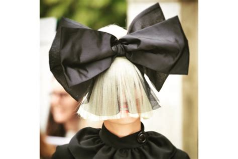 Sia Removes Wig on Ellen Show - Sia Wigs | Teen Vogue