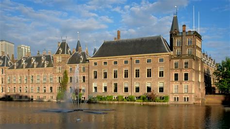 Hofvijver and the buildings of the Dutch parliament in the Hague ...